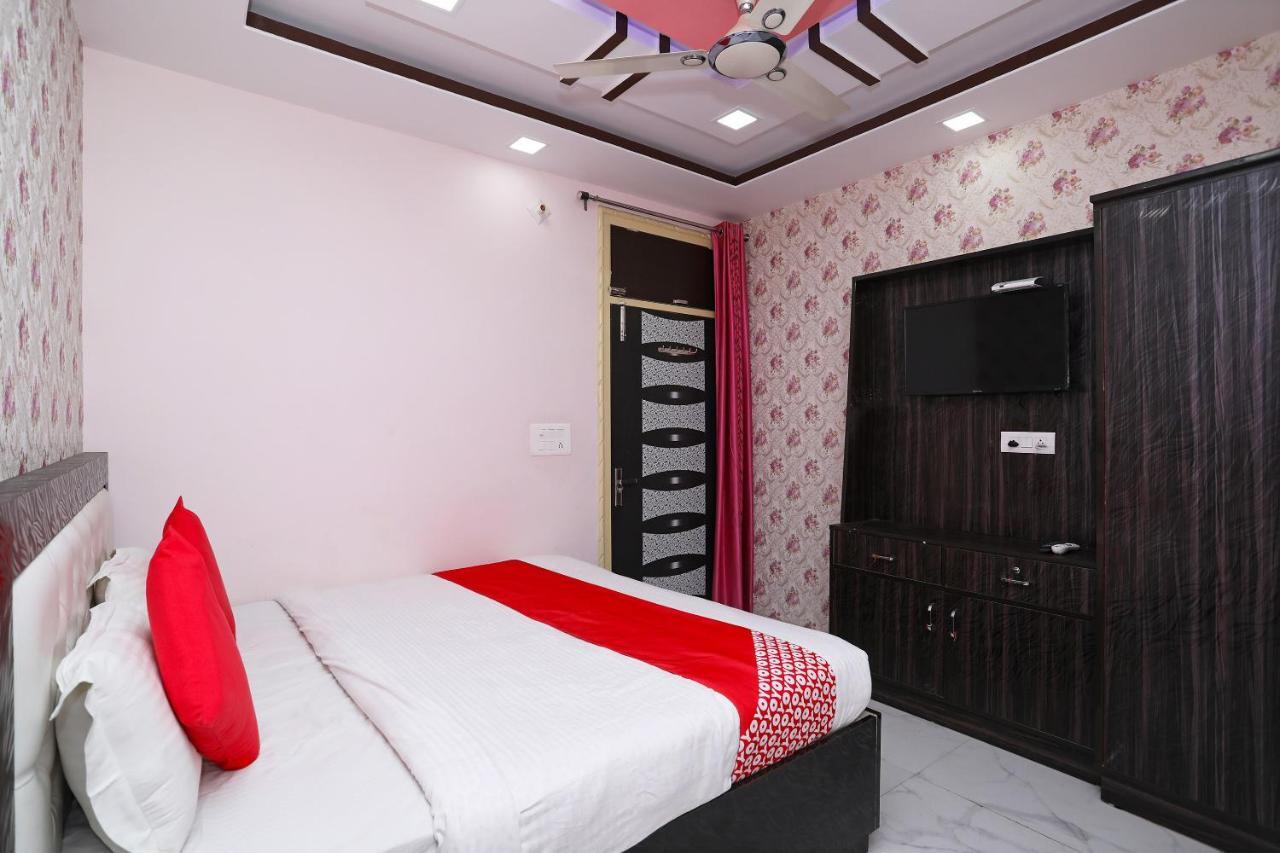Oyo 40798 All In One 3* New Delhi
